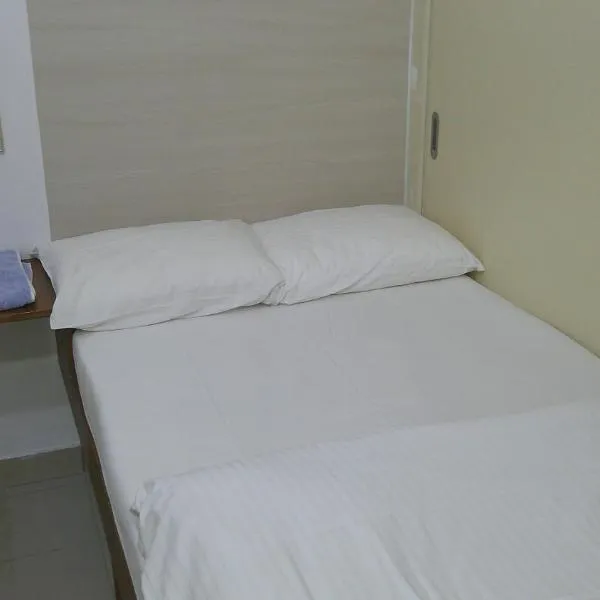 Ruby Star Budget Room with Shared Washroom Access G06, hotel v Dubaji