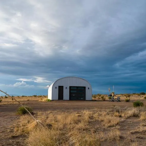 Desert Sky - Modern Oasis on 5 Acres in Marfa, hotel v destinaci Marfa