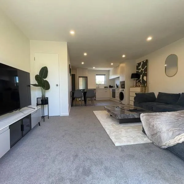 Stylish 2 Bed Retreat Close to CBD With Parking, hotel in Christchurch