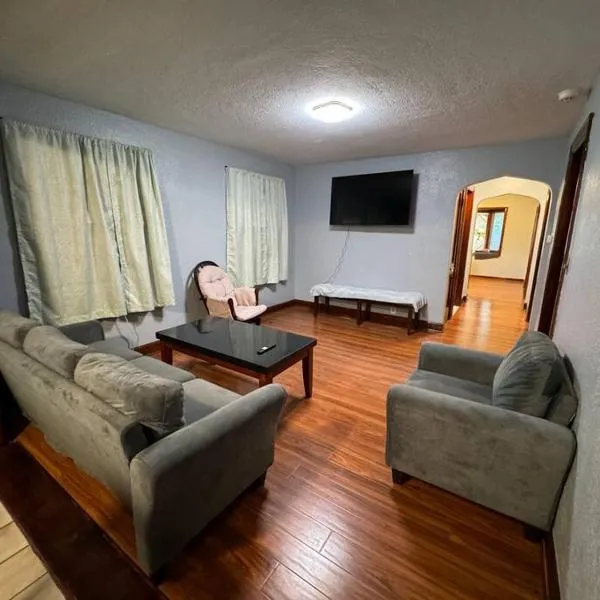 Comfy getaway at falls!, hotel a Niagara Falls