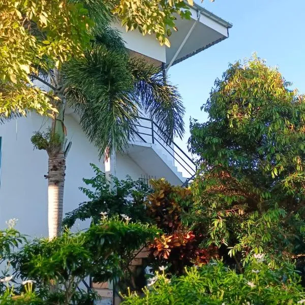 Batikseafood Airport & Room, hotell sihtkohas Nai Yang Beach