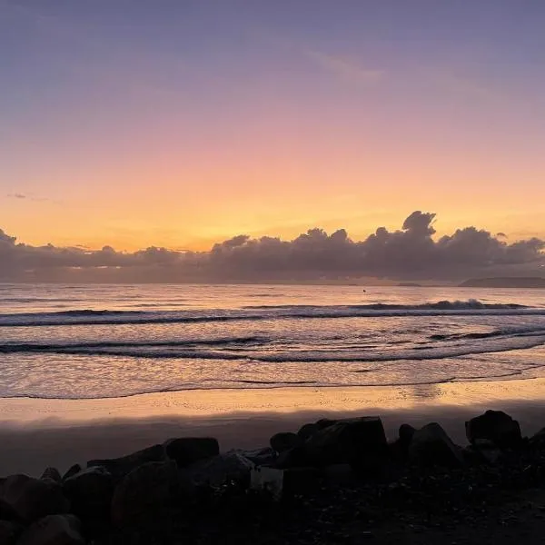 Pé na areia Apto Bianca, khách sạn ở Itapoa