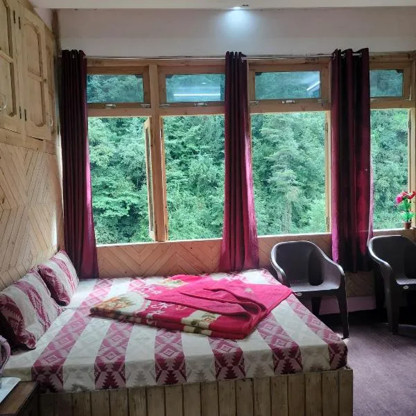 aman place homestay river touch, hotel v destinaci Jibhi