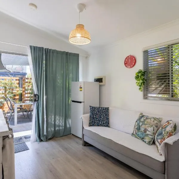 Zen Escape Guest House " Location 2" - Serene Loft, Zen Garden Tiny Home, Nooky Studio, hotel v destinaci Brisbane