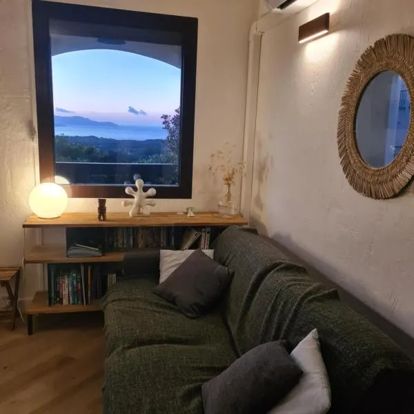 Appartement Vue Mer, piscine, minigolf, parking, hotel v destinaci Lumio