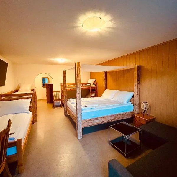 Spacious Studio in Swiss Alps, hotel v destinaci Klosters Serneus