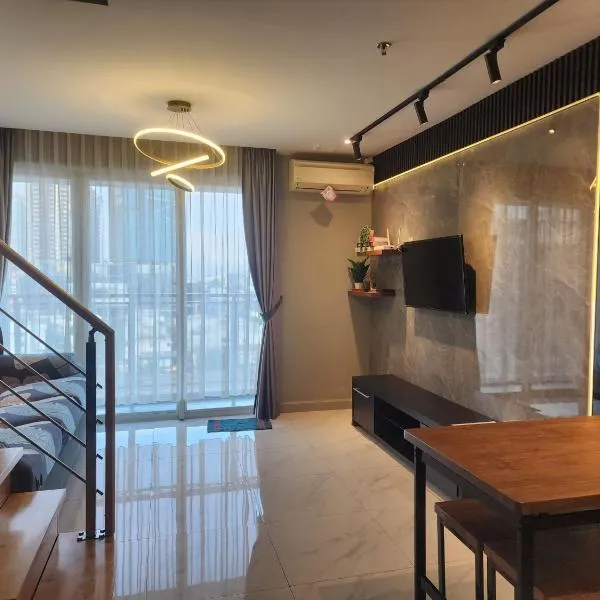 2 BR Apartment Grand Jati Junction Medan view City 12th Floor, hotel v destinaci Medan
