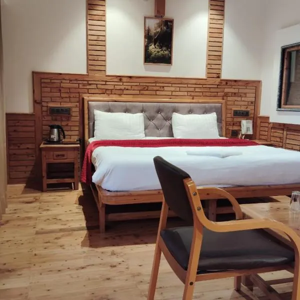 Hotel CM Palace - Pure Vegetarian, hotel v destinaci Ner Chowk