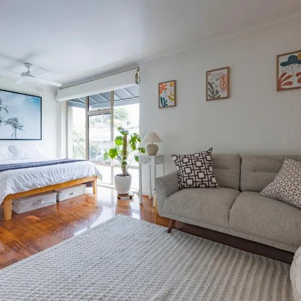 St Kilda Studio Apartment walking distance to the beach, hotel v Melbourne