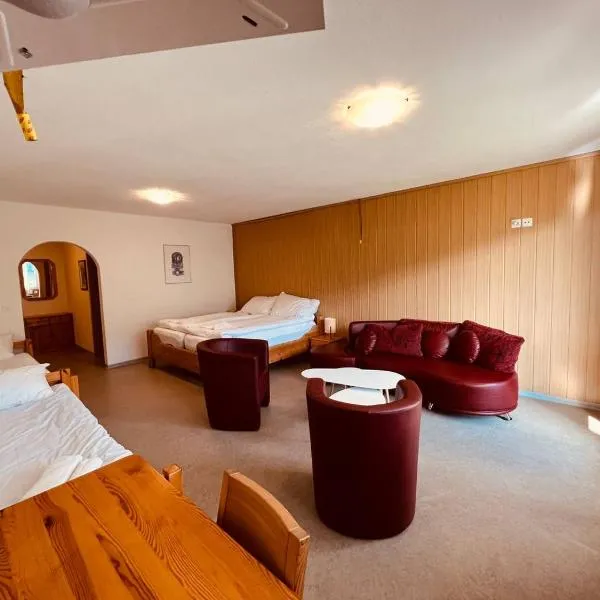 SKY Rooms, Mountainous View、サースのホテル