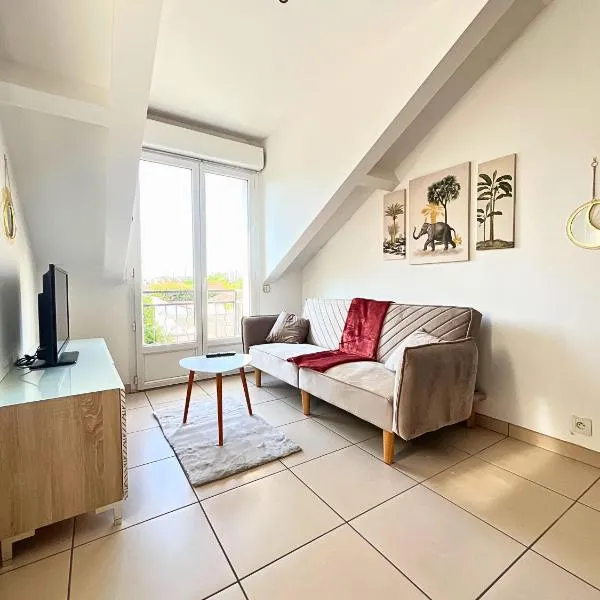 Duplex-Trois pas de la Gare, hotel in Sartrouville