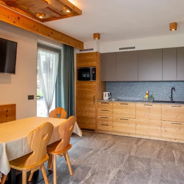 Dolomites Chalet Wolf 2, hotel a Molveno