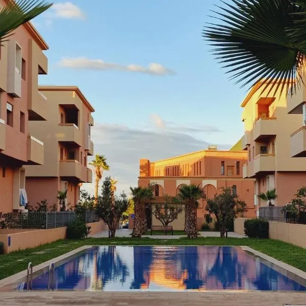 Location Appartement Duplex de Luxe avec Jardin Privatif, dans Résidence avec Piscines, viešbutis Marakeše
