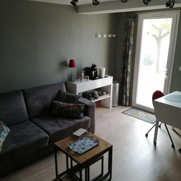 logement avec espace exterieur et jolie vue, hotel em Pierreclos