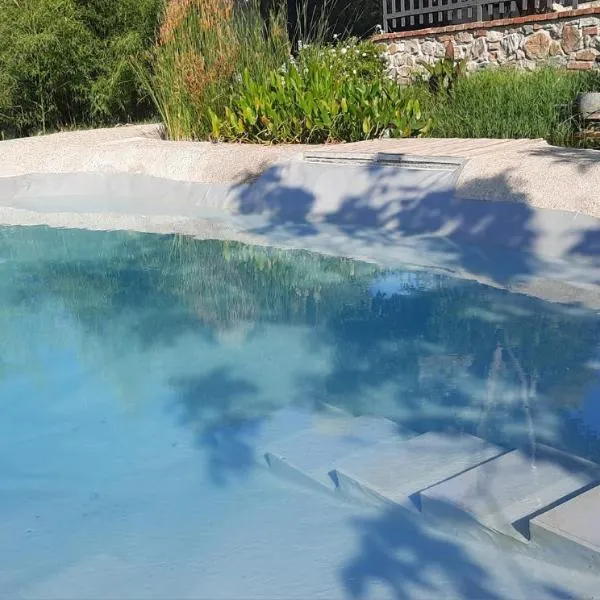 Il Casale di Lucullo-Holiday Home with Pool and Spa-, hotel di Lucignano