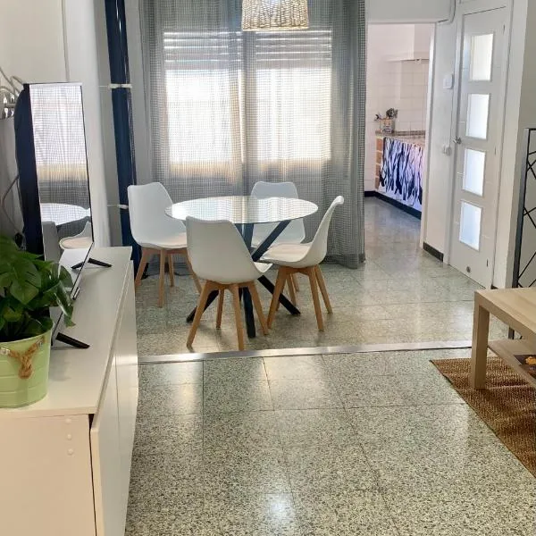 Acogedor apartamento، فندق في سان فيليو دي غيكسولس