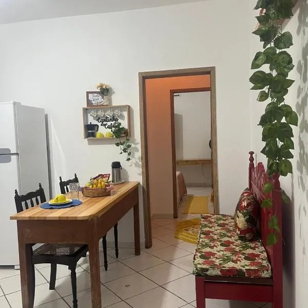 Casinha a 100 metros da praia, hotel in Mucuri