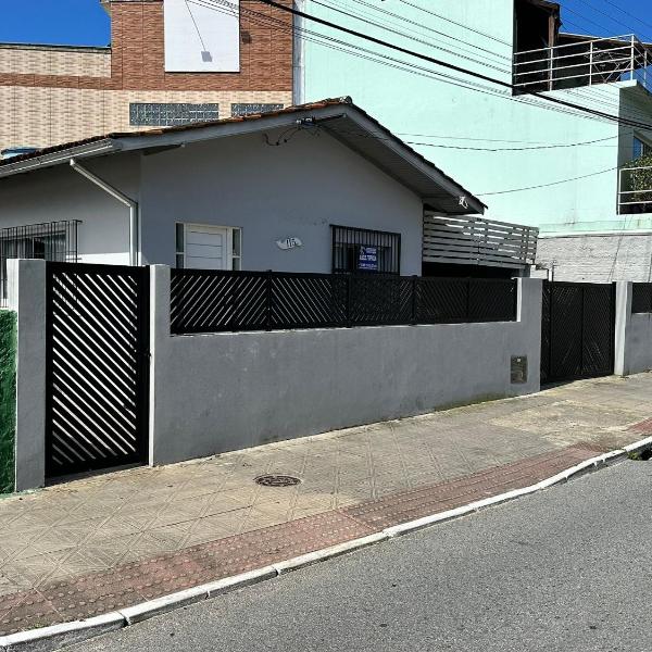 Casa com suíte perto da praia