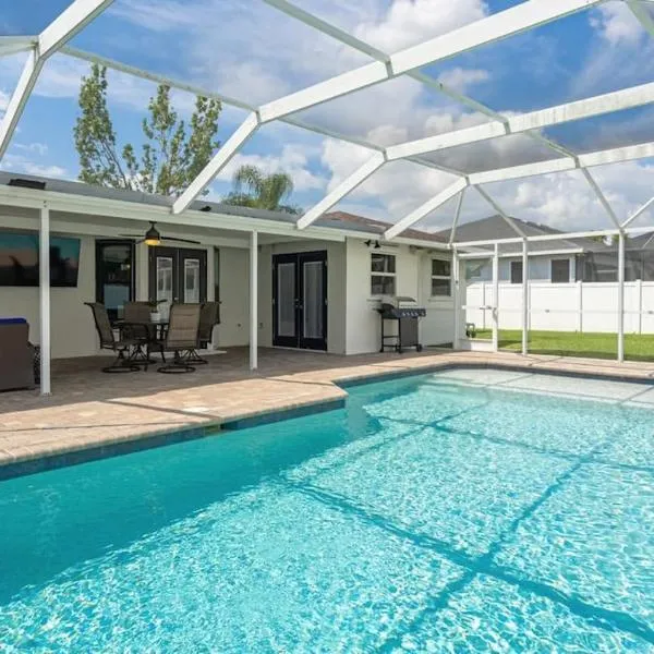 Charming Luxury Heated Pool Home, hotel v destinaci Cape Coral