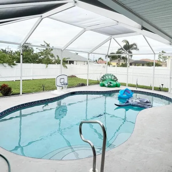 Pelican House 4 bedrooms Free Heated Pool, ξενοδοχείο σε Κέιπ Κόραλ