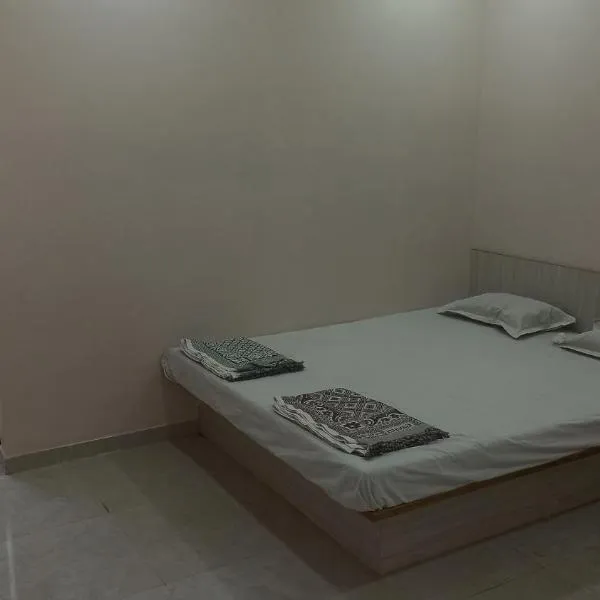 Gayatri bhakt niwas, hotel in Akalkot