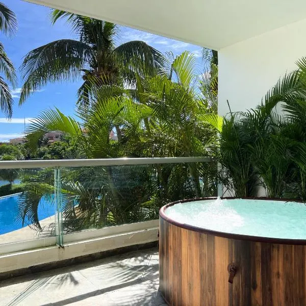 High-End Waterfront Condo at Secrets Waters, hotel in Puerto Aventuras