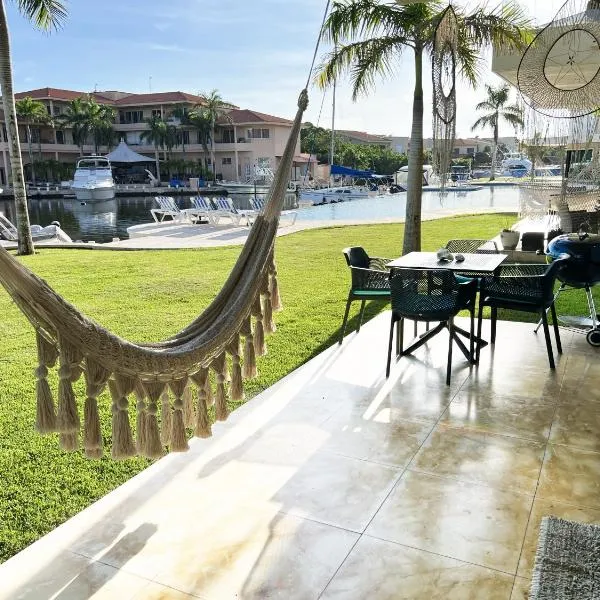 Ground Floor Paradise with Marina View and Pool Paddleboard Included, hotel v destinaci Puerto Aventuras