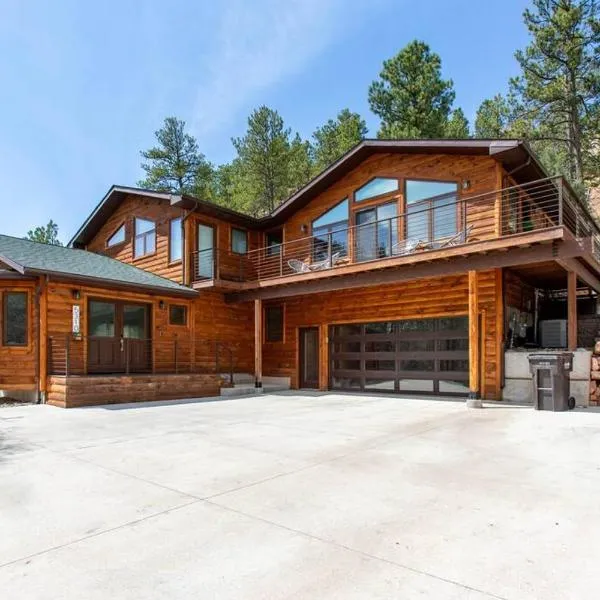 Modern Smart House In The Woods with 2 King BDS 2 BA, hotel en Rapid City