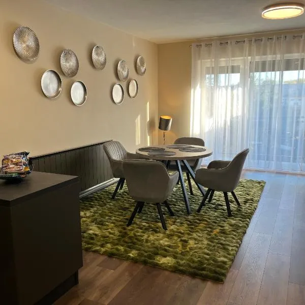 Esterhazy Apartman، فندق في غالنتا