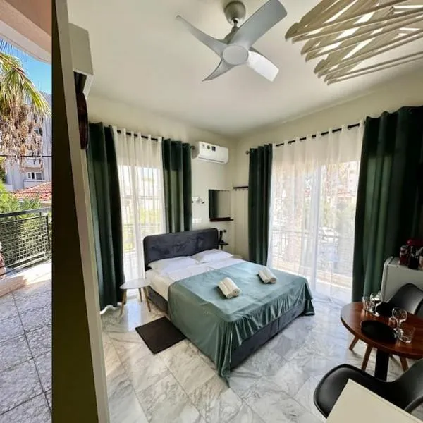 Smart Comfort Deluxe N1 private Balcony Bathroom Beach 250m Marina Port 800m, hotel in Limassol