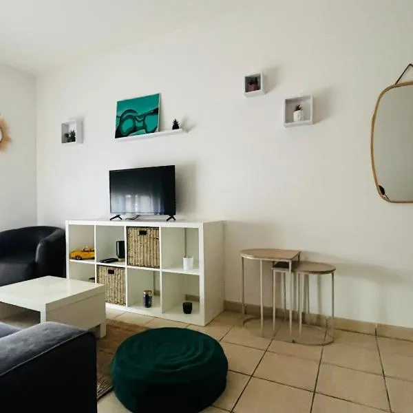 Appartement Cyrano l Rdc l 2 Chambres l Piscine dans résidence privée, ξενοδοχείο στο Μπερζεράκ