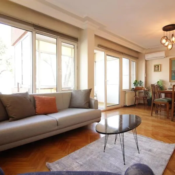 Bright Cozy Stacked Home Ideally Located n Kadikoy, ξενοδοχείο στην Κωνσταντινούπολη