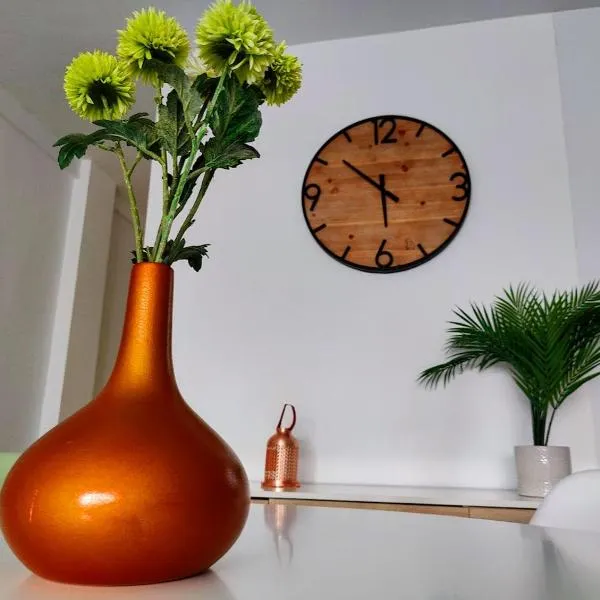 Boutique Apartment Fuengirola old town & beach with 2bed-2bath, hotel v destinaci Fuengirola