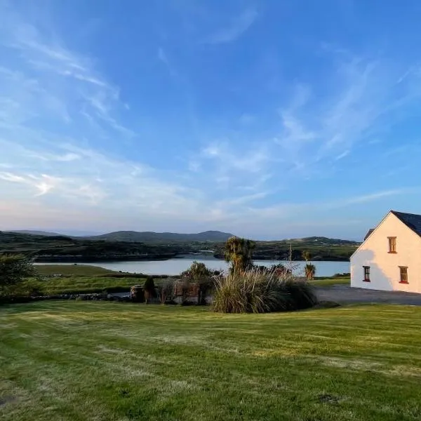 Seafront house with own private pier in Gunpoint, Schull, West Cork, hotel v destinaci Seafort