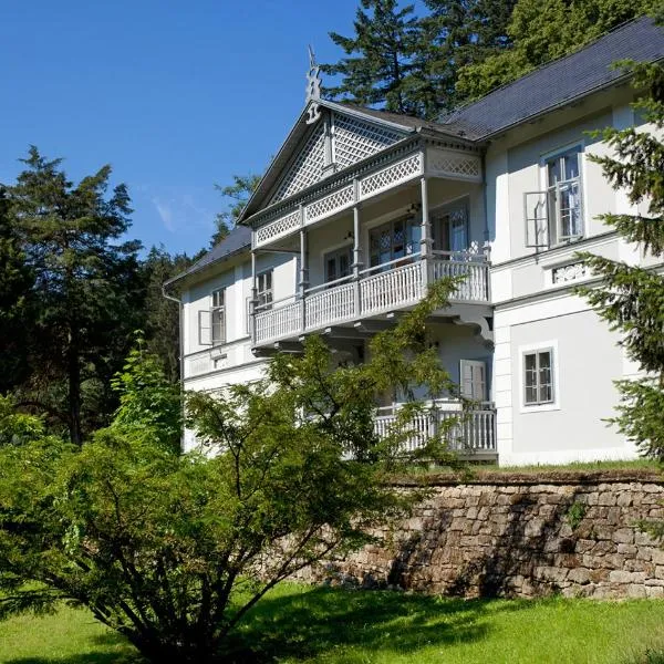 Pod lipami, hotel in Lázně Luhačovice