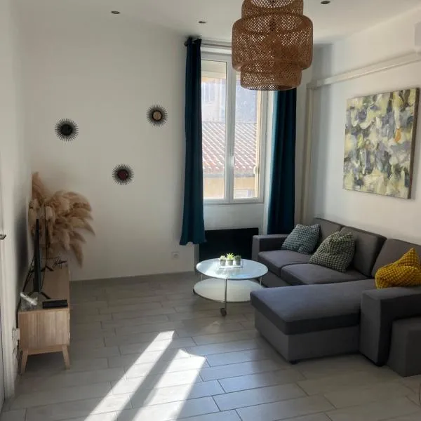 Charmant T2 climatisé a 5 min de là gare st-charles - vieux port, Hotel in Marseille