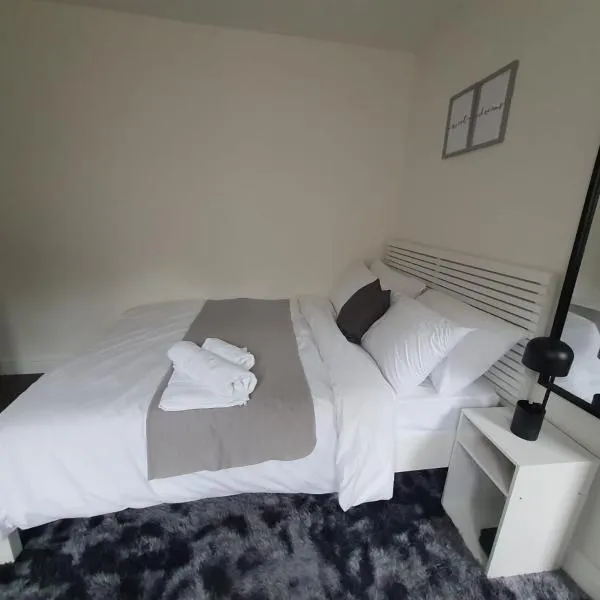 Private Room & En-Suite Bathroom - Long Term Stays & Contractors Welcomed, hotel v Birminghamu