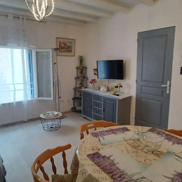 Type 2 quartier du port 2 à 4 personnes, hotel v destinácii Saint-Chamas