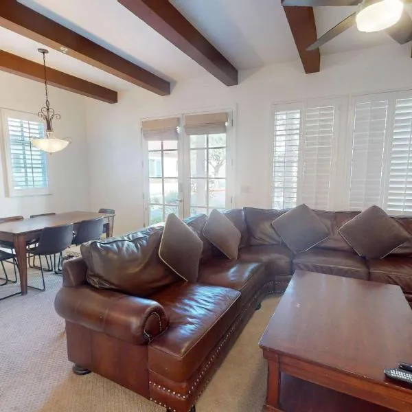 LV214 Convenient Downstairs 2 Bed Legacy Villa, hotel v destinaci La Quinta