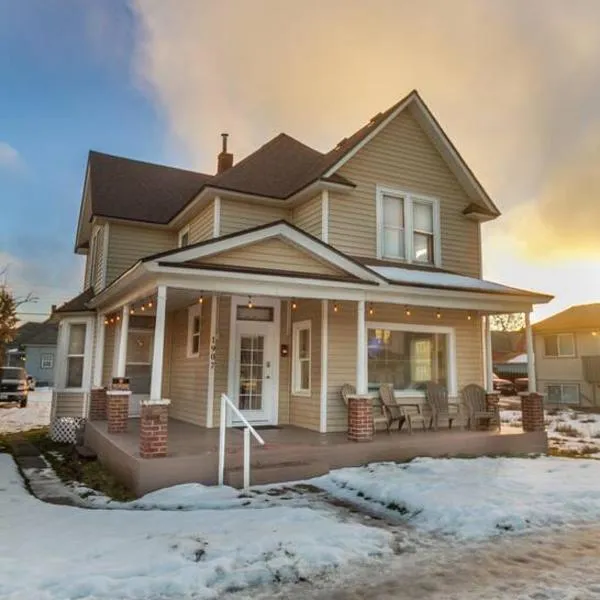A Very Unique Quirky and Comfortable Home, hotel in Spokane