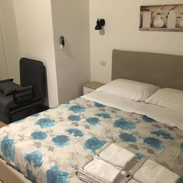 Largo Otranto - Guest House, hotel v destinaci Brindisi