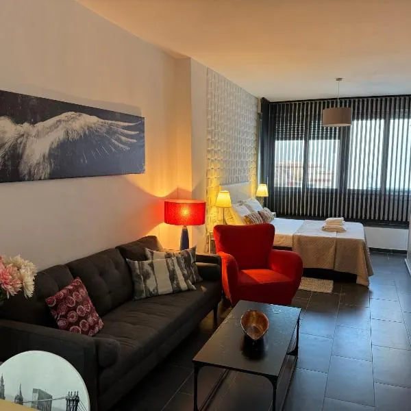 Estudio junto La Nogalera 1, hotel en Torremolinos