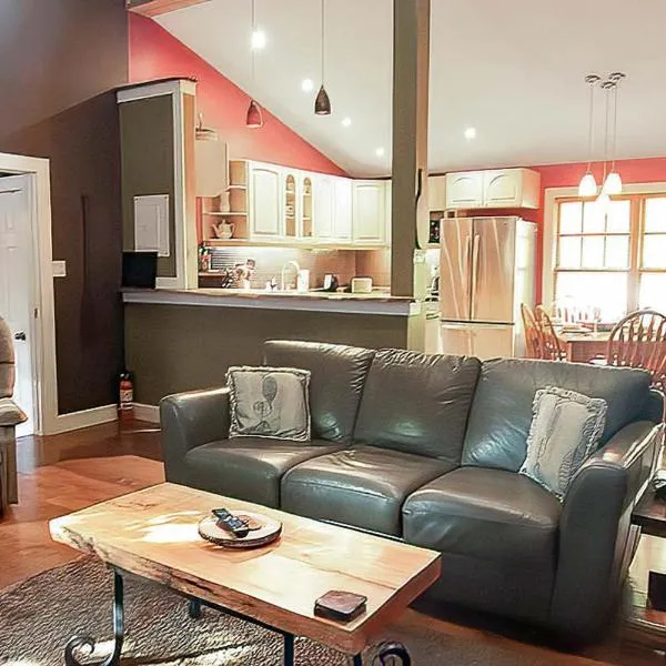 2BR Cottage Surrounded by Nature, hotel in Tobermory