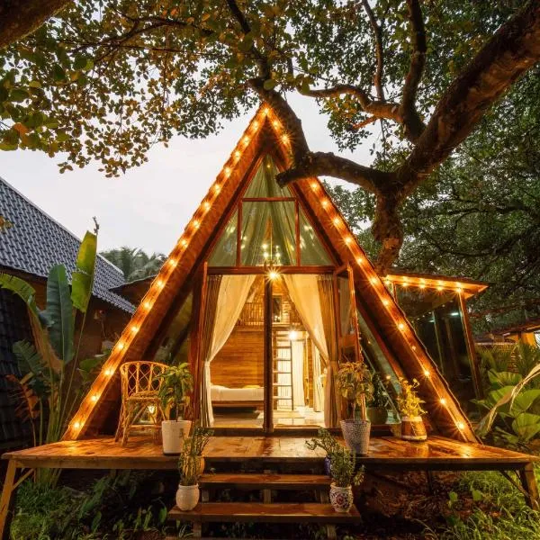 Vrihi Luxury A-Frames Goa, hotel v destinaci North goa