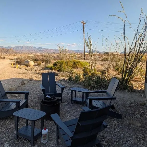 Container Home at Stardust Big Bend 5 min from Park, hotel in Terlingua