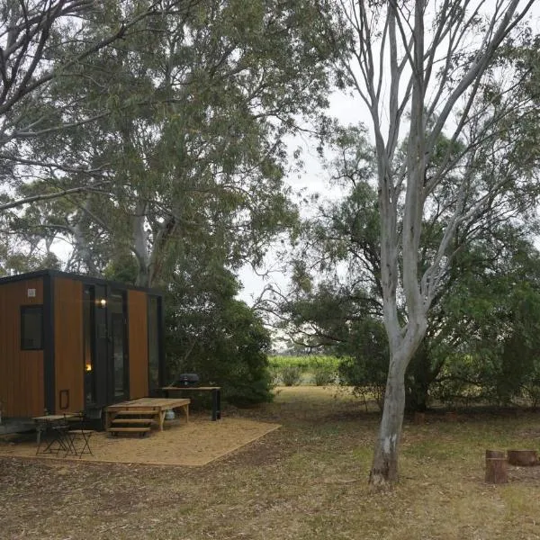 Creekside at Peasant Farm by Tiny Away, hotel en Willunga