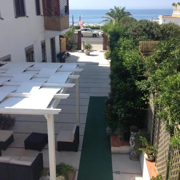 Hotel La Rosetta Scauri, hotel v destinaci Scauri