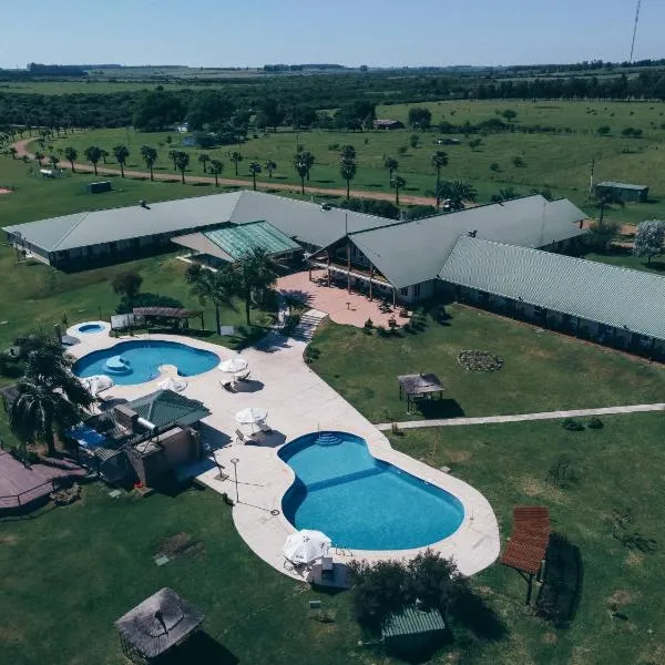 Los Naranjos Termal, hotel v mestu Termas del Daymán