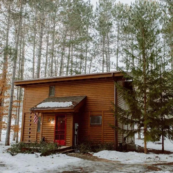 Private Cabin-Shuttle Pass Included!, hotel in Thompsonville