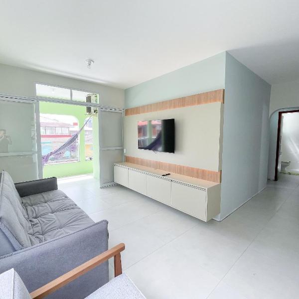 Apê com Garagem, A/C | 200m Praia de Canasvieiras